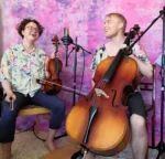 Queer Folk: Kansan&shy;laulu&shy;paja